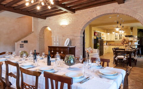Villa Isotta 8+4: Mueble, Diseño De Interiores, Piso, Mesa, Silla, Techo, Madera, Comedor, Cocina Y Comedor Mesa, Suelo