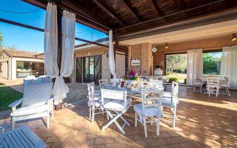 Villa Isotta 8+4: Mueble, Recurso, Casa, Mueble Para Exteriores, Piscina, Silla, Inmuebles, Eco Hotel, Patio, Cocina Y Comedor Mesa