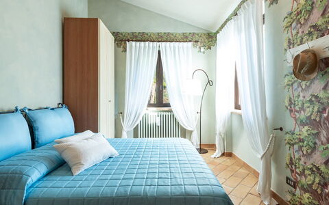 Villa Isotta 8+4: Mueble, Diseño De Interiores, Habitación, Cama, Suelo, Piso, Habitación, Linos, Madera, Lecho