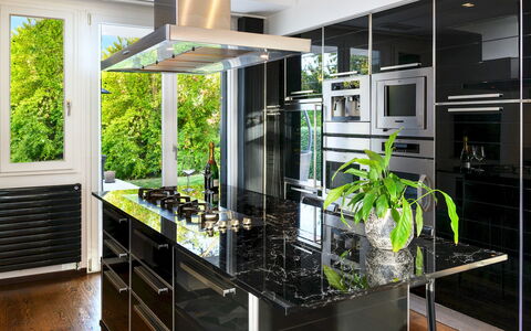 Villa Vae Victis 6: Diseño De Interiores, Cocina, Aparato De Cocina, Electrodoméstico, Casa, Mostrador, Mueble, Piso, Encendiendo, Electrodoméstico