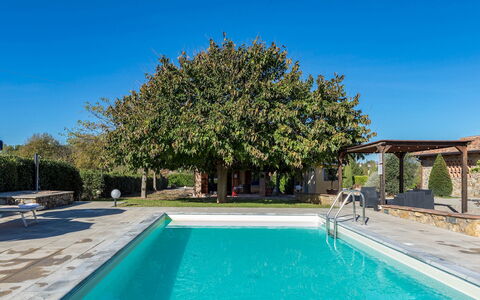 La Vigna 4: Piscina, Azul, Recurso, Sombra, Material Compuesto, Eco Hotel, Mueble Para Exteriores, Ocio, Inmuebles, Hacienda