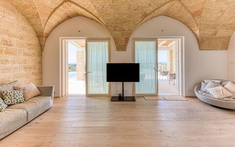 Villa Porta Azzurra 6+2: Piso, Suelo, Mueble, Diseño De Interiores, Techo, Suelos De Madera, Silla, Sala, Manchas De Madera, Madera Dura