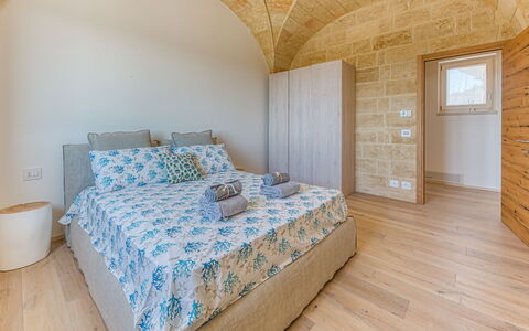 Villa Porta Azzurra 6+2: Diseño De Interiores, Piso, Suelo, Techo, Mueble, Habitación, Habitación, Linos, Cama, Lecho