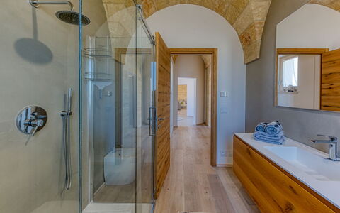 Villa Porta Azzurra 6+2: Piso, Suelo, Arreglo De Tubería, Techo, Loseta, Grifo, Plomería, Manchas De Madera, Madera Dura, Baño