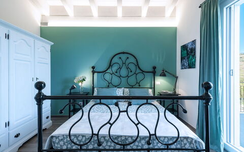 Dimora Campo delle Mura 4+2: Mueble, Azul, Diseño De Interiores, Piso, Suelo, Habitación, Encendiendo, Techo, Habitación, Cama