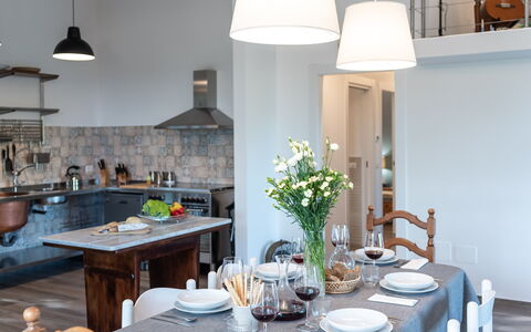 Dimora Campo delle Mura 4+2: Mueble, Diseño De Interiores, Piso, Cocina, Lámpara, Techo, Mostrador, Madera, Silla, Mesa