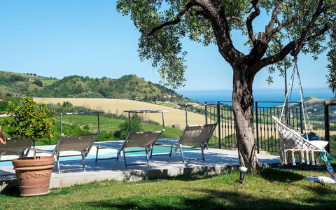 Dimora Campo delle Mura 4+2: Mueble, Mueble Para Exteriores, Silla, Sombra, Ocio, Césped, Jardín, Paisajismo, Eco Hotel, Yarda