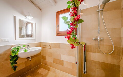 Masseria Samali 14+4: Baño, Arreglo De Tubería, Piso, Diseño De Interiores, Suelo, Plomería, Grifo, Lavabo Del Baño, Planta De Casa, Maceta