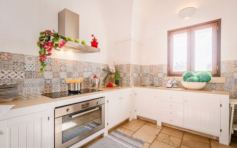 Masseria Samali 14+4: Diseño De Interiores, Cocina, Piso, Suelo, Mostrador, Gabinetes, Loseta, Techo, Aparato De Cocina, Habitación