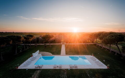 Masseria Samali 14+4: Ocio, Oscuridad, Piscina, Noche, Parque, Simetría, Amanecer, Puesta De Sol, Pasarela