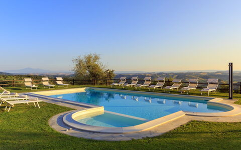 Villa Stroncoli 14: Piscina, Recurso, Thermae, Mueble Para Exteriores, Eco Hotel, Sunlounger, Hotel, Villa, Inmuebles, Hacienda