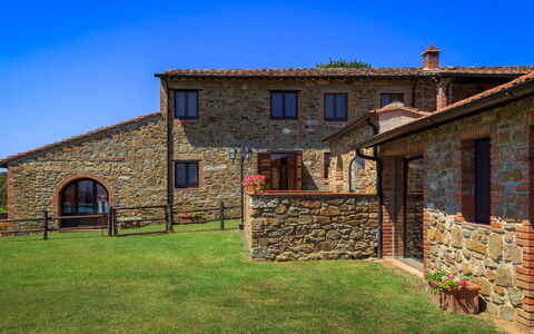 Villa Stroncoli 14: Paisaje, Área Rural, Enladrillado, Cabaña, Casa De Campo, Ladrillo, Inmuebles, Pared De Piedra, Hacienda, Villa