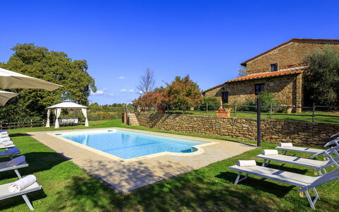 Villa le Tornaie 14: Piscina, Jardín, Inmuebles, Césped, Patio Interior, Paisajismo, Mueble Para Exteriores, Hacienda, Yarda, Casa De Campo