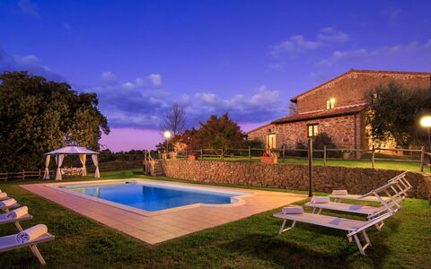 Villa le Tornaie 14: Piscina, Inmuebles, Hacienda, Villa, Casa De Campo, Patio Interior, Oscuridad, Yarda, Noche, Noche