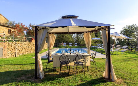 Villa le Tornaie 14: Pabellón, Mueble, Kiosko, Mueble Para Exteriores, Sombra, Tienda, Estructura Al Aire Libre, Silla, Paraguas, Jardín