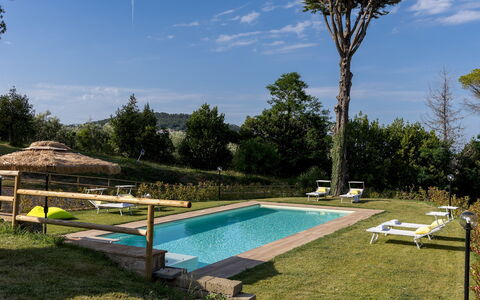 Villa Dada 10: Piscina, Jardín, Inmuebles, Casa De Campo, Paisajismo, Hacienda, Césped, Yarda, Villa, Patio Interior