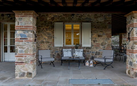 Villa Dada 10: Mueble, Puerta, Mueble Para Exteriores, Silla, Porche, Ladrillo, Losa, Sombra, Patio, Pared De Piedra