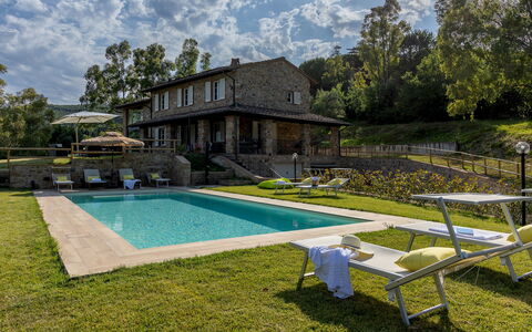 Villa Dada 10: Piscina, Inmuebles, Cabaña, Casa De Campo, Jardín, Mueble Para Exteriores, Recurso, Paisajismo, Césped, Villa