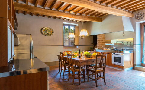 Casale la Splendida 10: Mueble, Diseño De Interiores, Cocina, Piso, Mostrador, Madera, Techo, Gabinetes, Suelo, Casa