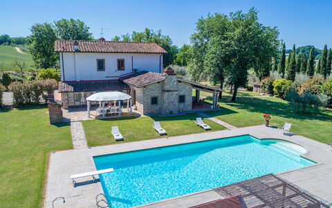 Casale la Splendida 10: Azul, Piscina, Casa, Inmuebles, Casa, Casa De Campo, Villa, Hacienda, Recurso, Cabaña