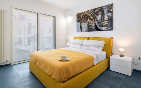 Villa Ristola 6: Cama, Diseño De Interiores, Habitación, Mueble, Suelo, Sábana, Piso, Lecho, Habitación, Linos