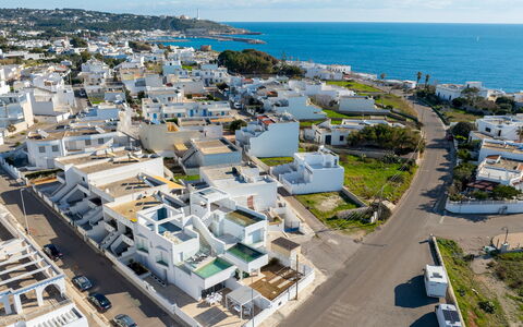 Villa Ristola 6: Barrio Residencial, Diseño Urbano, Casa, Costa, Mar, Suburbio, Fotografía Aérea, Vista Panorámica, Bahía, Ciudad De Vacaciones