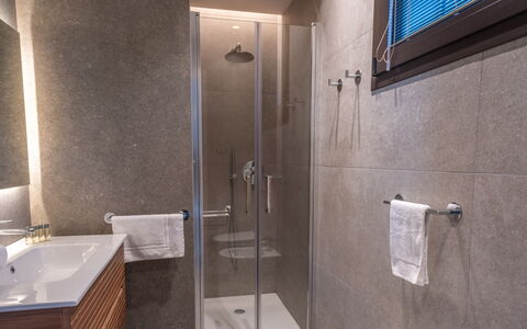 Onda 8: Baño, Arreglo De Tubería, Piso, Pared, Suelo, Diseño De Interiores, Grifo, Lavabo, Plomería, Encendiendo