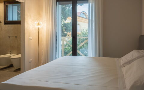 Onda 8: Pared, Habitación, Diseño De Interiores, Cama, Suelo, Sábana, Lecho, Piso, Casa, Encendiendo