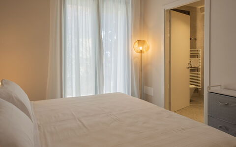 Marea 8: Diseño De Interiores, Pared, Mueble, Madera, Suelo, Piso, Habitación, Textil, Encendiendo, Cama