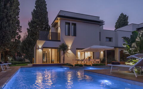 Marea 8: Piscina, Barrio Residencial, Casa, Casa, Inmuebles, Recurso, Villa, Mansión, Paisajismo, Eco Hotel