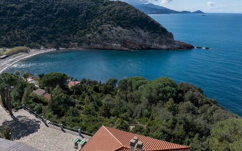 Villa Meraviglia 8: Agua, Cuerpo De Agua, Costa, Costeras Y Los Accidentes Geográficos Oceánico, Paisaje Natural, Mar, Playa, Promontorio, Montaña, Promontorio