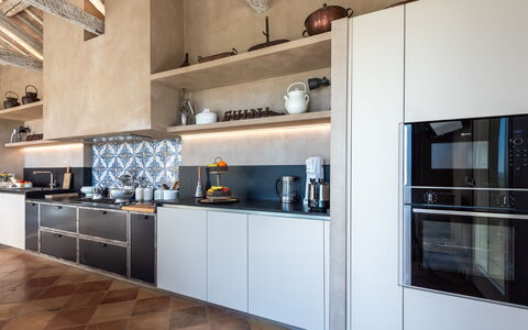 Villa Dianella 8+2: Cocina, Diseño De Interiores, Mostrador, Aparato De Cocina, Mueble, Piso, Gabinetes, Estufa De Cocina, Electrodoméstico, Techo