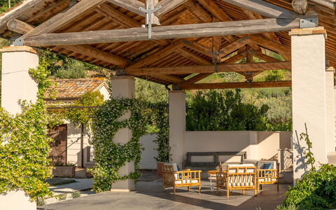 Villa Dianella 8+2: Sombra, Estructura Al Aire Libre, Jardín, Kiosko, Pérgola, Pabellón, Paisajismo, Columna, Maceta, Haz