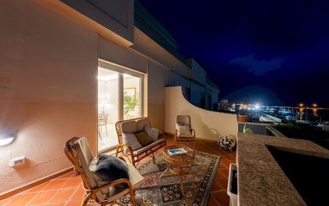 Nova Domus 6: Departamento, Balcón, Manchas De Madera, Planta De Casa, Silla, Hotel, Ático, Maceta