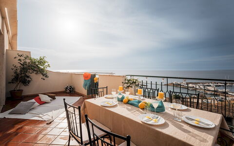 Nova Domus 6: Mar, Mueble, Mesa, Silla, Cocina Y Comedor Mesa, Oceano, Balcón, Costa, Recurso, Maceta