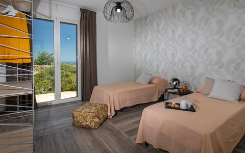 Dimora degli Ulivi 10: Mueble, Diseño De Interiores, Madera, Habitación, Suelo, Piso, Linos, Textil, Cama, Sábana