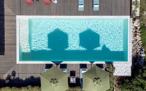 Dimora degli Ulivi 10: Piscina, Azul, Agua, Recurso, Mueble Para Exteriores, Ocio, Eco Hotel, Material Compuesto, Sunlounger, Silla