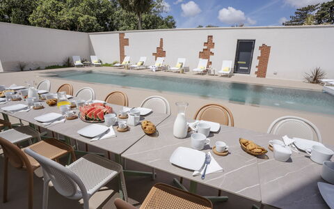 Villa Maria Paradiso 10: Mueble, Mueble Para Exteriores, Silla, Piscina, Cocina Y Comedor Mesa, Recurso, Mesa Al Aire Libre, Diseño, Sunlounger, Planta De Casa