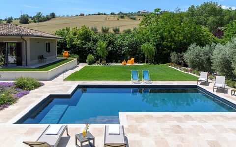 Villino le Moie 4+2: Piscina, Jardín, Fuente De Agua, Material Compuesto, Recurso, Paisajismo, Patio Interior, Mueble Para Exteriores, Sombra, Eco Hotel