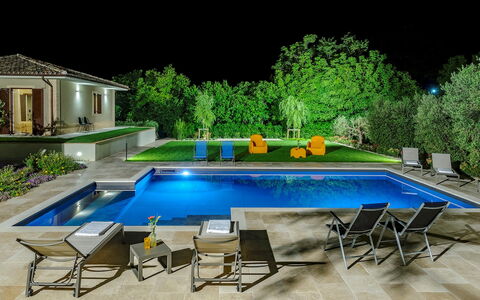Villino le Moie 4+2: Piscina, Mueble Para Exteriores, Mueble, Recurso, Fuente De Agua, Jardín, Material Compuesto, Eco Hotel, Patio Interior, Paisajismo