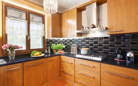Villa Castiglione 9: Cocina, Mostrador, Aparato De Cocina, Gabinetes, Diseño De Interiores, Electrodoméstico, Piso, Mueble, Casa, Cajón