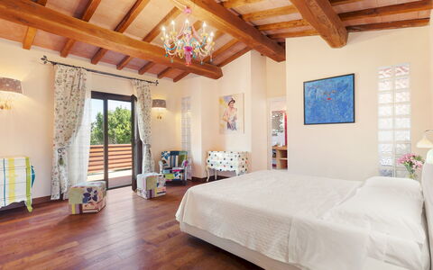 Villa Castiglione 9: Mueble, Diseño De Interiores, Cama, Piso, Suelo, Techo, Casa, Habitación, Habitación, Departamento