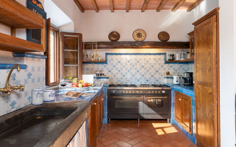 Casa Paggetti 8: Cocina, Madera, Diseño De Interiores, Piso, Casa, Suelo, Mueble, Mostrador, Habitación, Estufa De Cocina