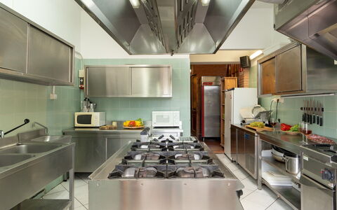 Valleverde 28+2: Cocina, Aparato De Cocina, Mostrador, Electrodoméstico, Estufa De Cocina, Estufa, Techo, Encendiendo, Estufa De Gas, Comida