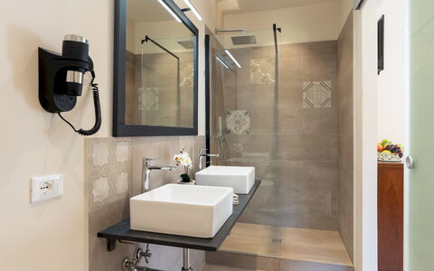 Valleverde 28+2: Diseño De Interiores, Arreglo De Tubería, Baño, Piso, Pared, Lavabo, Espejo, Suelo, Lavabo Del Baño, Grifo