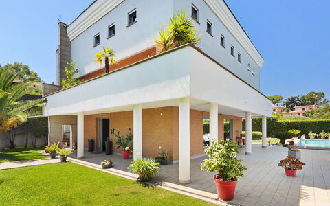 Villa Tiberio 6+2: Barrio Residencial, Casa, Inmuebles, Hacienda, Sombra, Paisajismo, Mansión, Villa, Diseño, Balcón