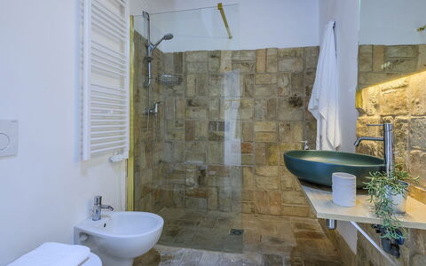 Villa Ardente 12+1: Piso, Diseño De Interiores, Arreglo De Tubería, Suelo, Techo, Plomería, Lavabo, Grifo, Baño, Habitación