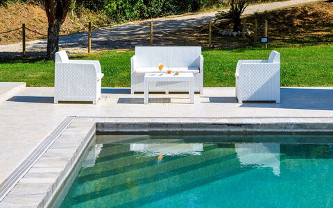 Villa Ardente 12+1: Mueble Para Exteriores, Piscina, Mueble, Material Compuesto, Silla, Jardín, Sombra, Paisajismo, Sunlounger, Diseño