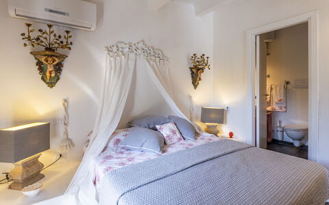 Villa Bambù 9+2: Mueble, Cama, Diseño De Interiores, Habitación, Pared, Lecho, Sábana, Suelo, Piso, Madera