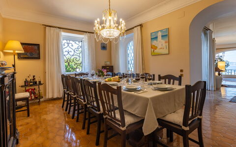 Villa Carina 12: Mueble, Diseño De Interiores, Mesa, Techo, Cocina Y Comedor Mesa, Comedor, Silla, Habitación, Encendiendo, Piso
